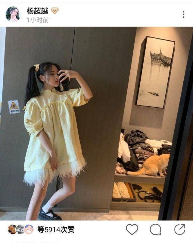 端午节晒自拍却秒变一米四身后衣服乱得真实扎双马尾像极了小学生