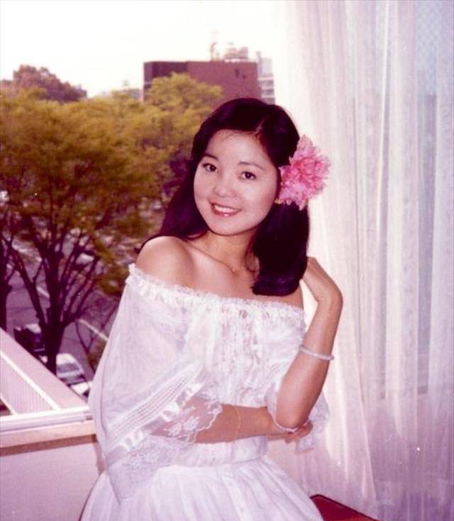 邓丽君墓地:仅花一元钱购买,风景如画,死后脸上出现一个巴掌印