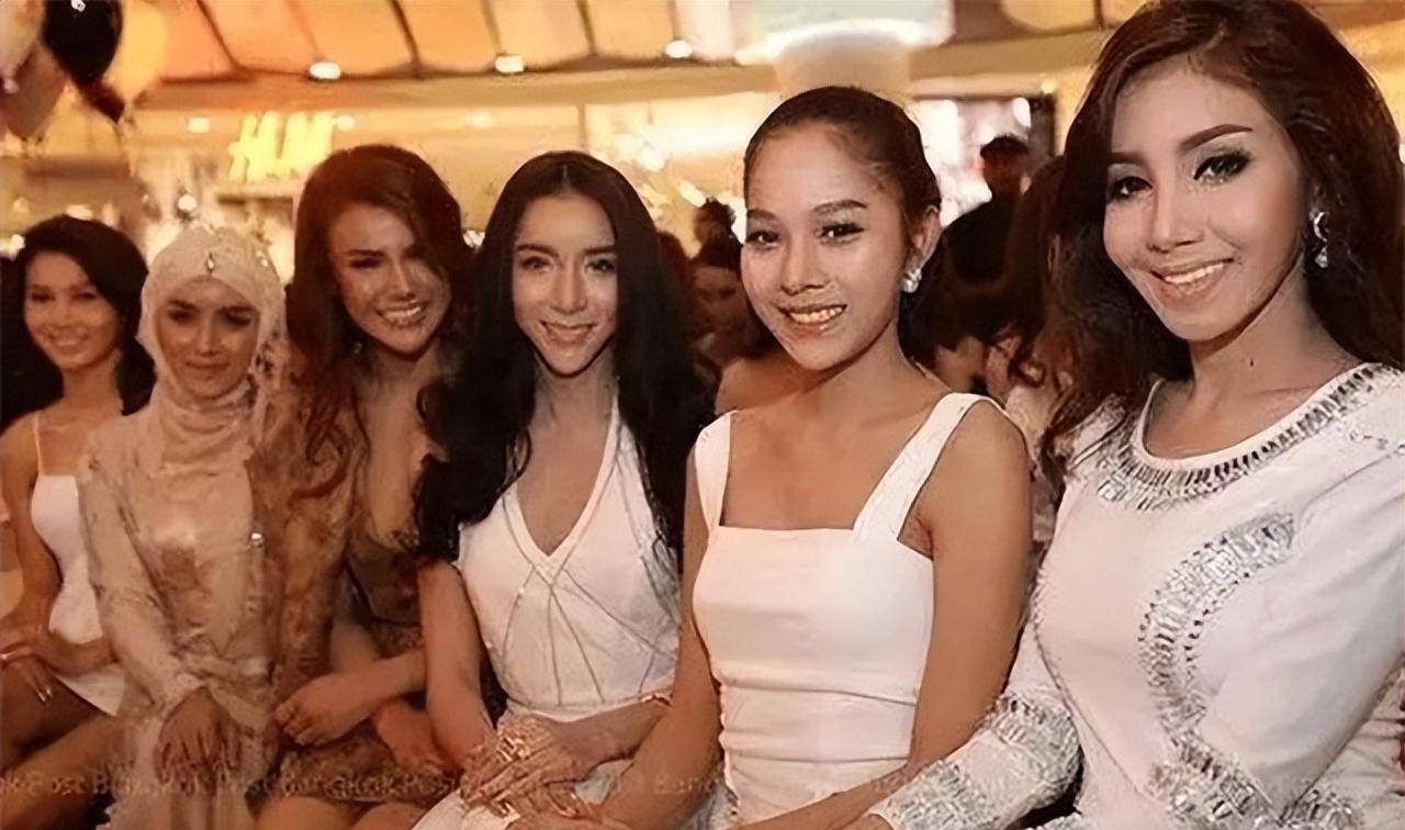 原创中国变性人造美女申小勇整容后改名换姓渴望婚姻后来如何