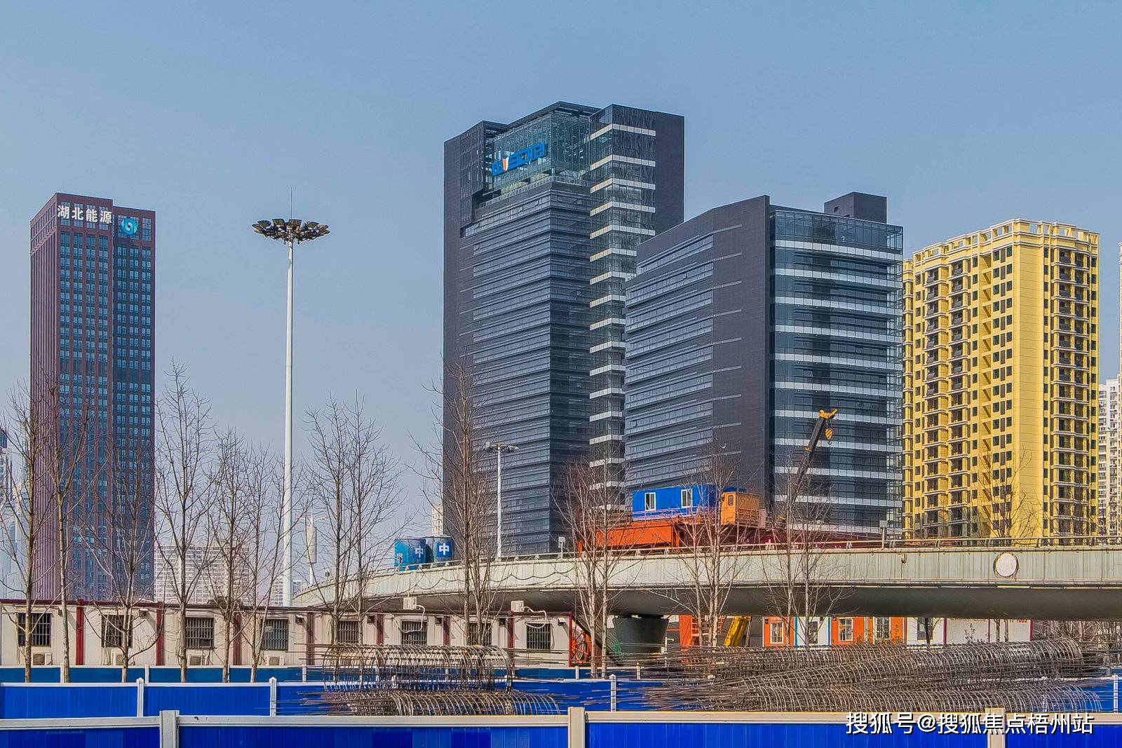 武汉中冶南方大厦租120人办公室精装修交通便利可注册