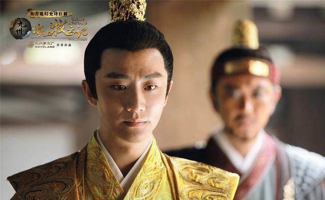 黄轩饰演的牧云笙是皇子出生,却并没有强大的主角光环,他从小就被囚禁