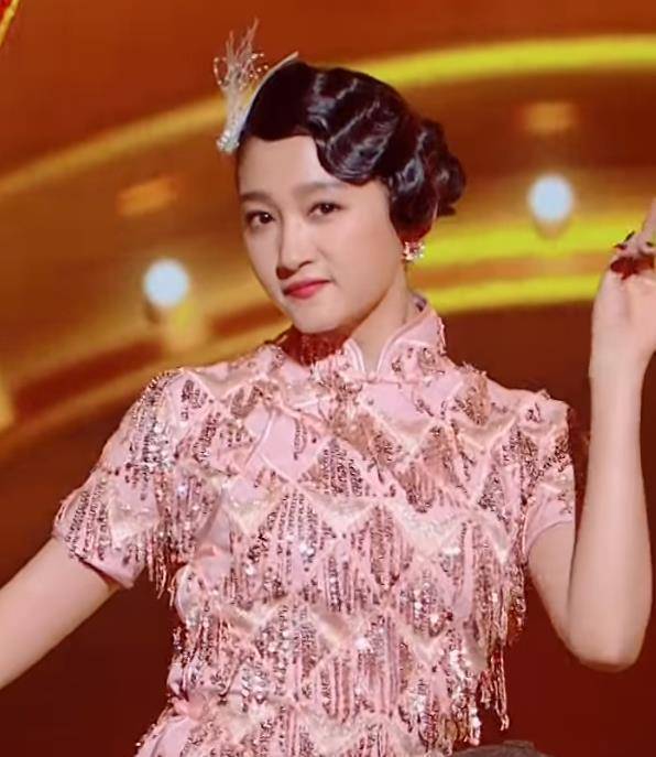 原创baby与关晓彤相差8岁当两人侧身同框差距都在腰上了