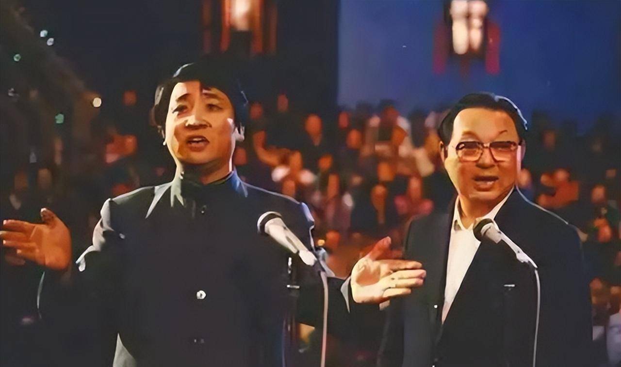 左一姜昆因此,那时对于姜昆来说,是走上相声之路的好时机.