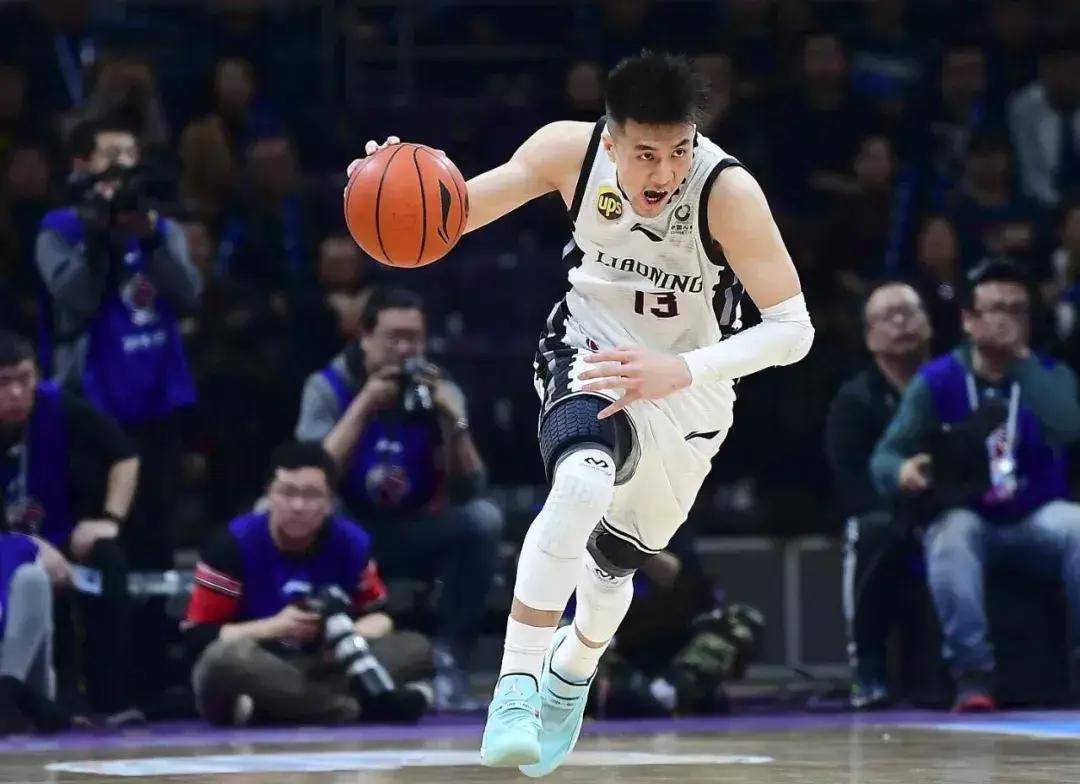 辽篮"第四外援"即将就位,八块腹肌太炸裂,球迷苦等他_艾伦_比赛_训练