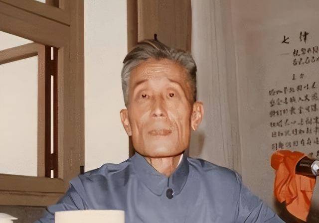 要求上下句的文字对仗工整,意义相近而已,以达到读起来朗朗上口的目的