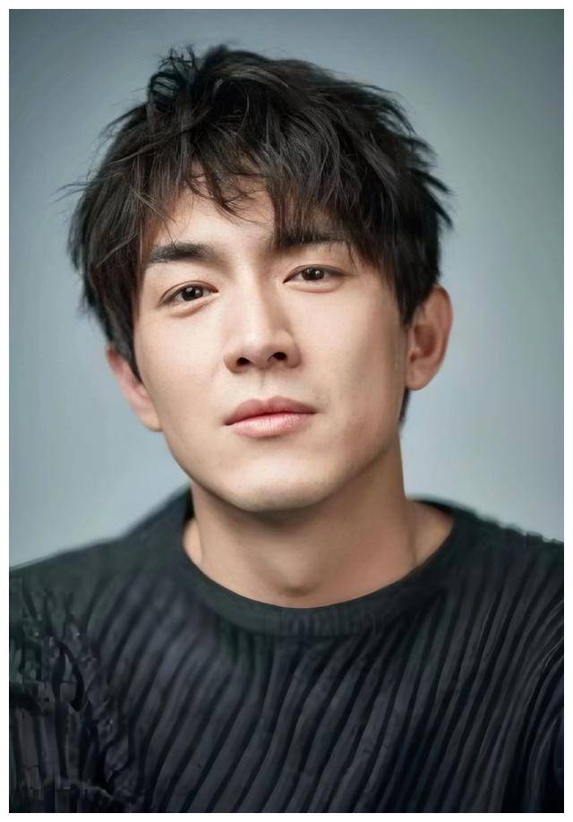 林更新粉丝给他的深情表白掀起网络热议互动成公众焦点