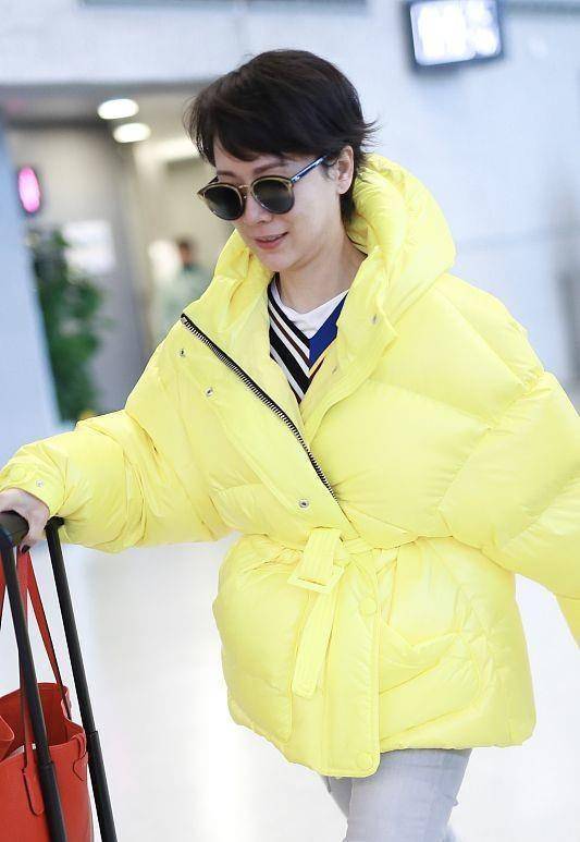 像海清也是一样的,她的穿搭造型,也是成为了很多粉丝们的穿搭借鉴和