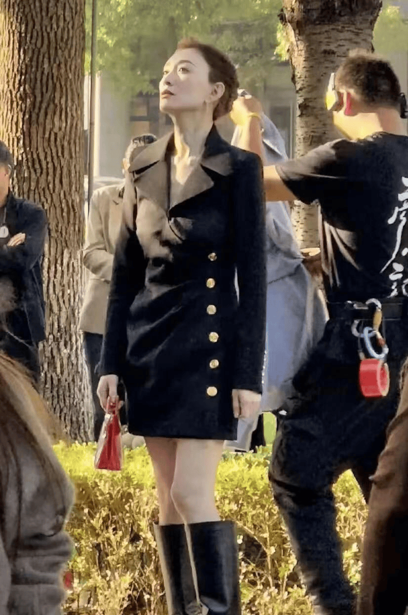 48岁人间尤物李小冉吃饭时却遇假粉丝表白最喜欢看你的小时代