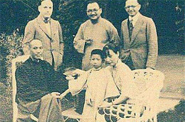 因此,在宋美龄心里,孔令伟绝对算得上是自己的亲生女儿.