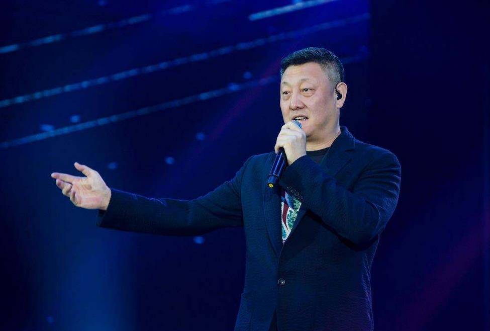 原创2009年其其格的一通电话点醒歌王韩磊从此淡出娱乐圈