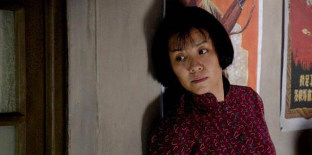 了剧情之中,一样是个出了厅堂大气端庄,进了家宅镇得住场的官家夫人