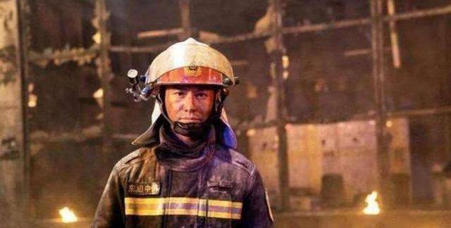 原创原创烈火英雄成暑期黑马黄晓明完美蜕变杨紫再现旺夫体质