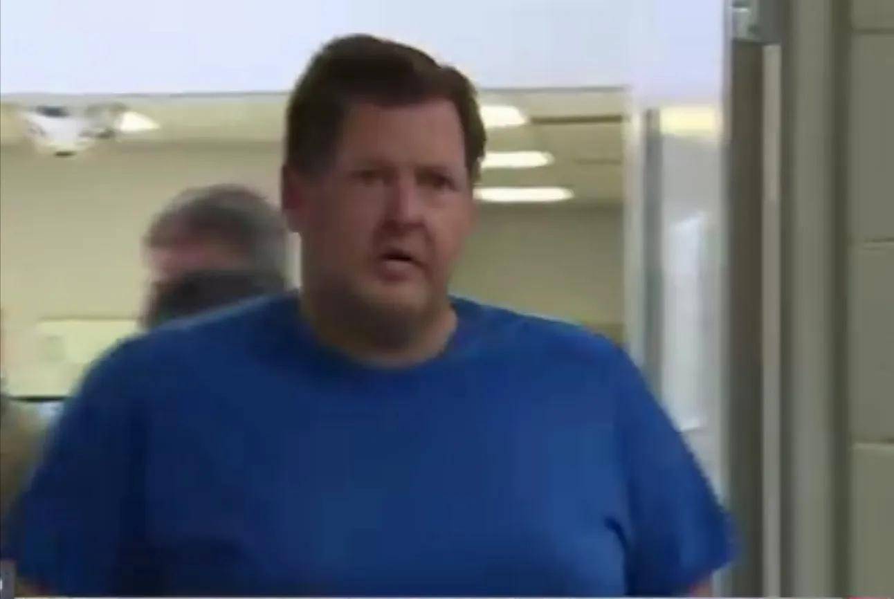 原创2016年美国一对情侣失踪65天后发现女受害人像狗一样被拴着