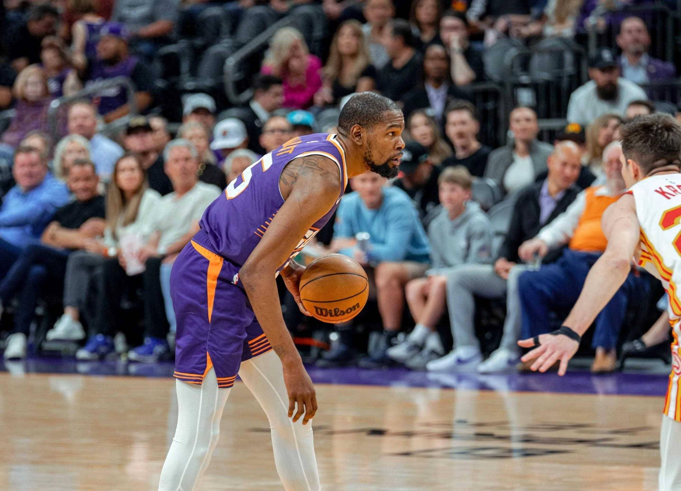 首先,我们不得不称赞太阳队的核心球员,特别是布克,比尔和杜兰特.