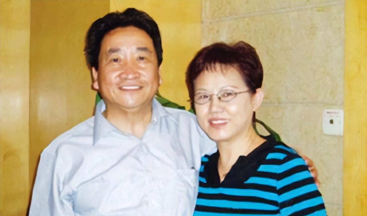 原创98年姜昆不顾一切收养孤儿如今眼含热泪我改变了养子的命运