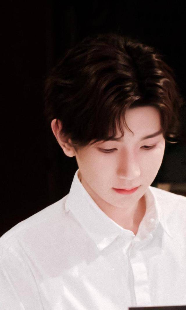 原创疯人公园mv舞蹈出圈王源亲自下场宣传被抓包效果满分