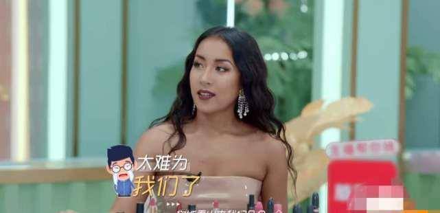 原创吉克隽逸晒照穿露脐装超短裤大秀古铜色皮肤162穿成170