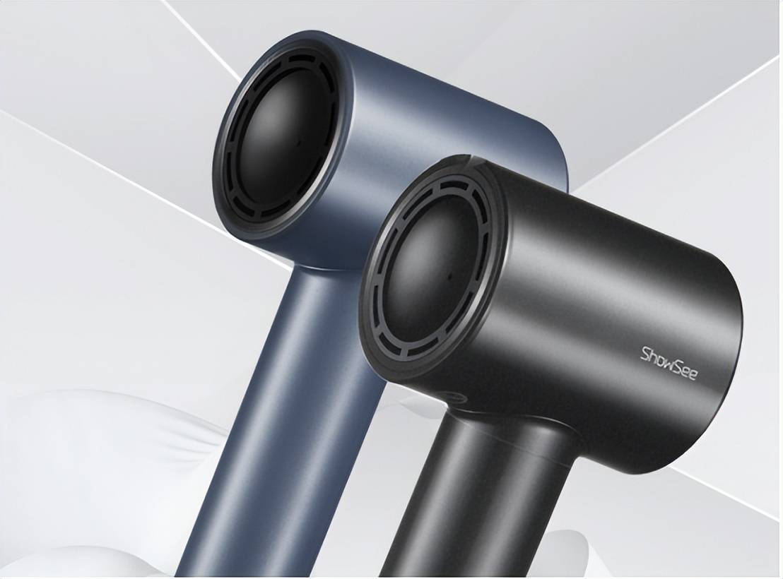 太空灰的机身配色充满了时尚感,体现了品牌在美学设计上的细致考量.