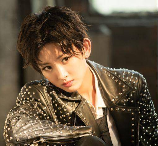 之后,在张雪迎主演的影视剧《白发》中,代文雯饰演的孙雅璃是个恨得人