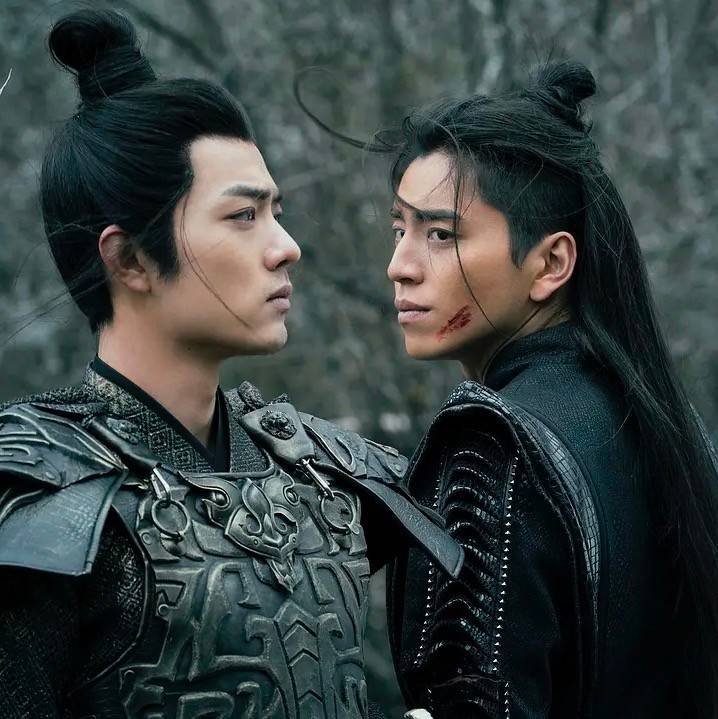 随后在大爆的《孤注一掷》中,张艺兴和金晨又火了一把,但王大陆刻画的