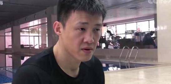 男篮队长向乔尔杰维奇开炮:连得五分直接被他换下,他不懂球员_周鹏_老