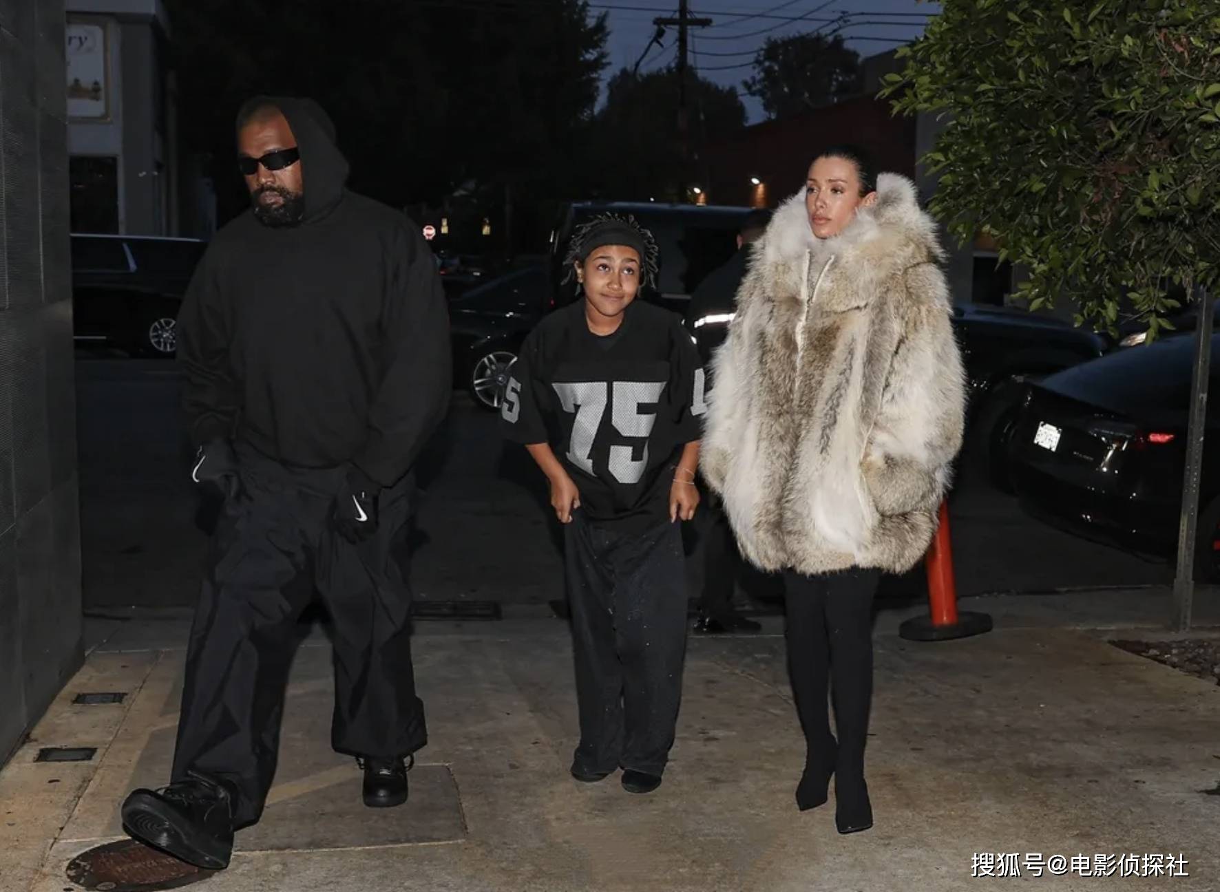 原创没有强迫没有控制造型师透露侃爷妻子穿衣自由网友直呼太离谱