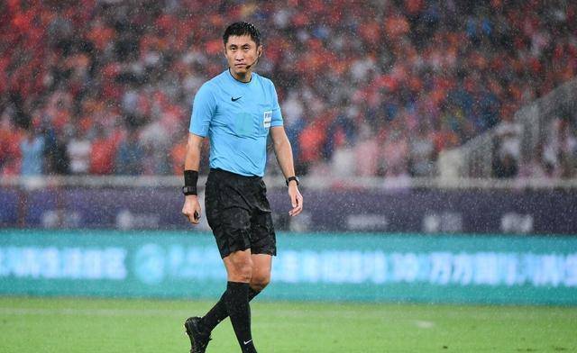 国足新帅现场观战京鲁大战双线连轴转崔康熙如何取舍