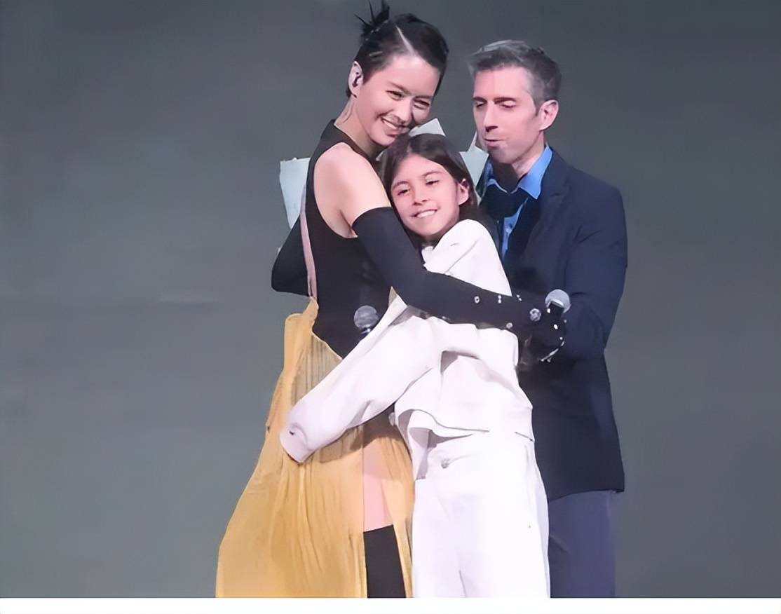 原创梁咏琪迎来49岁生日老公和混血女儿一起出镜一家好幸福