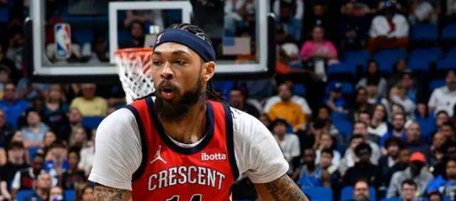 在最近一场鹈鹕客战魔术的比赛中,英格拉姆在第三节和萨格斯相撞后