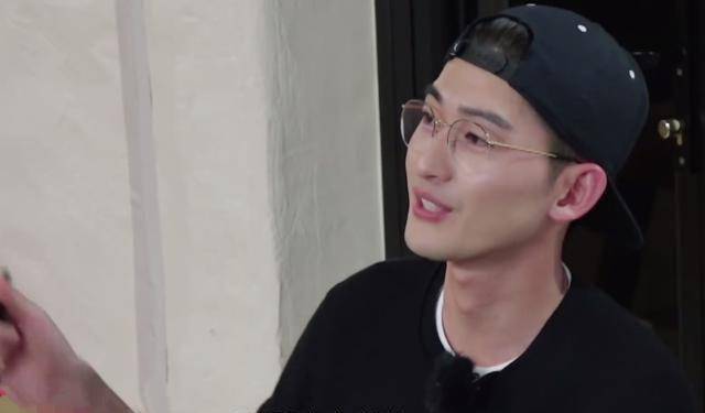 在第一期时,员工们进行厨艺考核,马天宇帮助了李兰迪,最后李兰迪得了