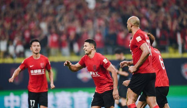 原创改回秘鲁国籍中国男足归化球员赚走4000万一辈子无忧