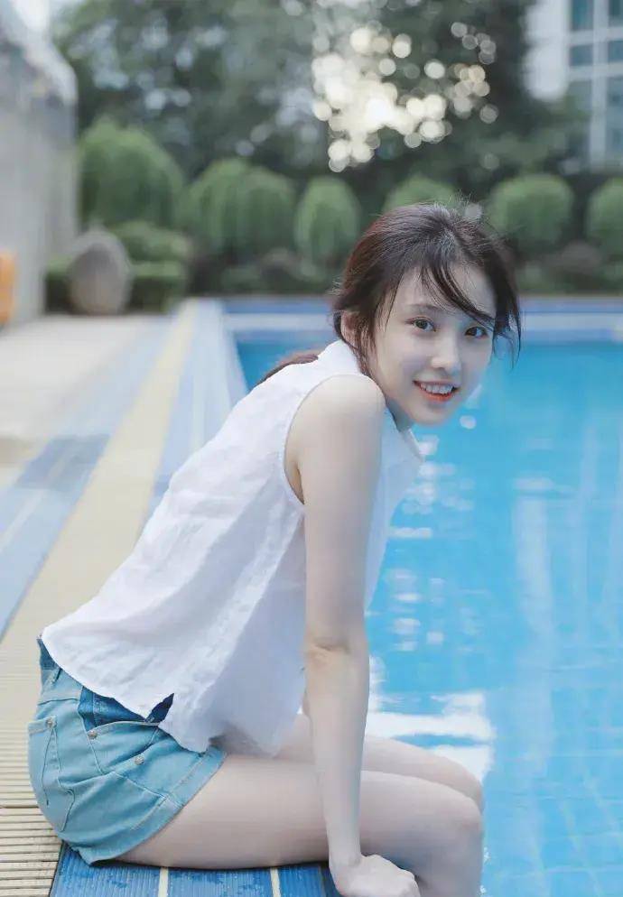 原创张慧雯最近避避风头吧