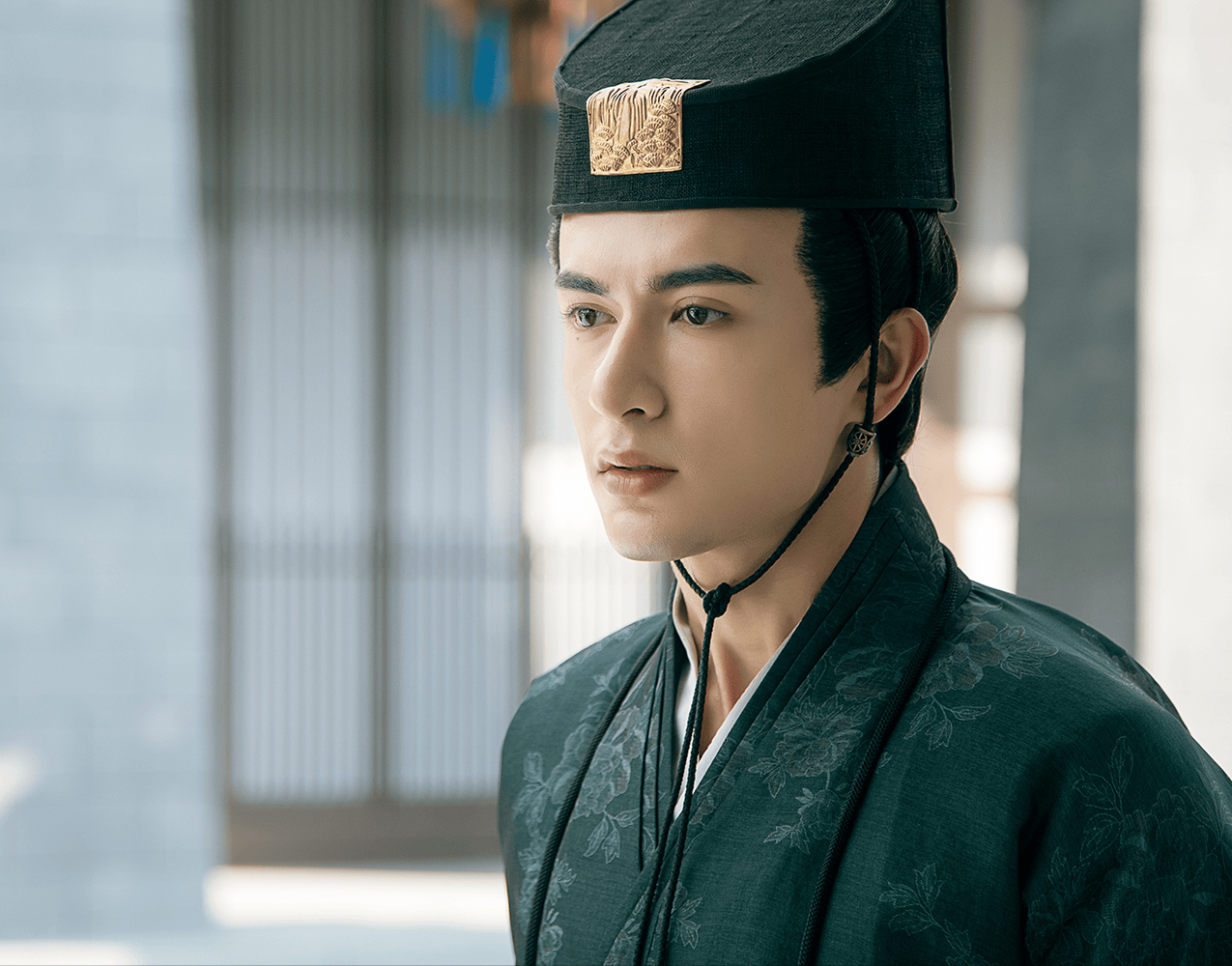 李彪前后六次出使南朝,和萧赜也算是老熟人了,萧赜非常欣赏他的名士