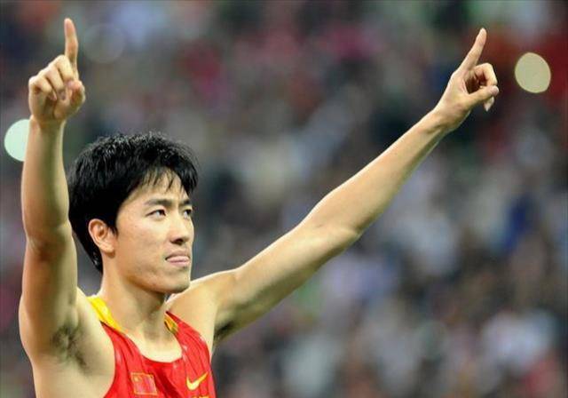 此后的日子里,人们只要提起刘翔的名字,都会一脸骄傲地说出"亚洲飞人"