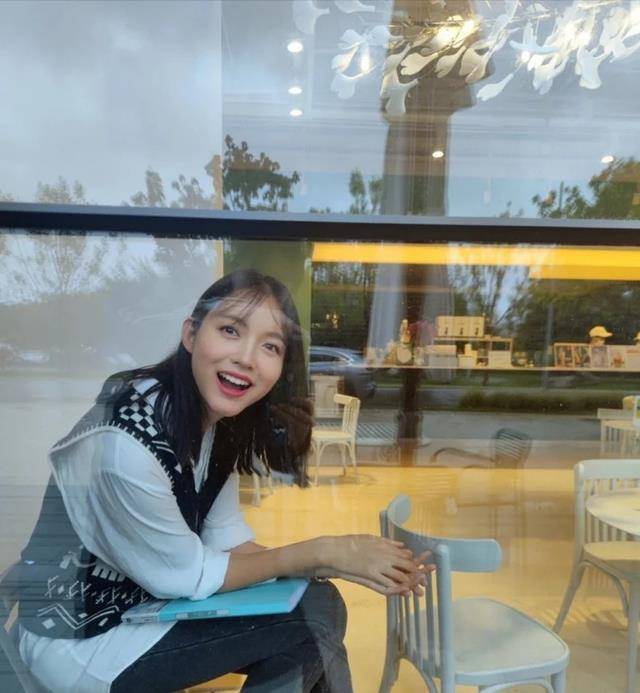 怀孕6个月上春晚艳压奚梦瑶拒嫁30亿豪门她才是人生赢家