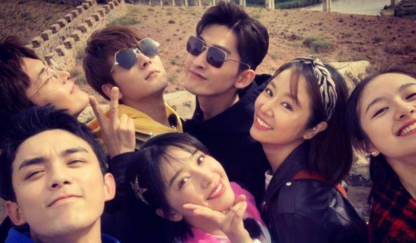 来袭,刚播就火药味很重,全员合照"暗藏玄机"_刘涛_节目_吴磊