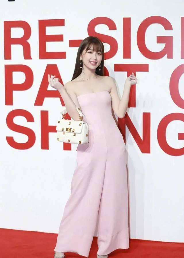 原创唐嫣该换造型师了剪齐刘海太土秦岚大肚子舒淇成赢家虞书欣身材