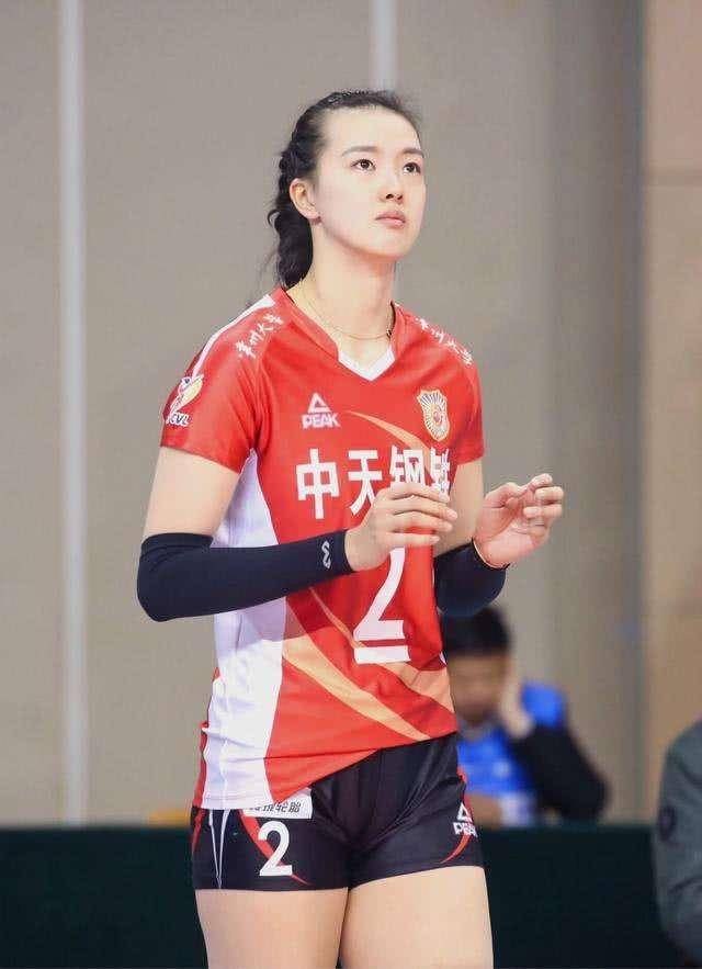 如果朱婷乃至年轻主攻手不能很好发挥的时候,张常宁是可以担当主攻手