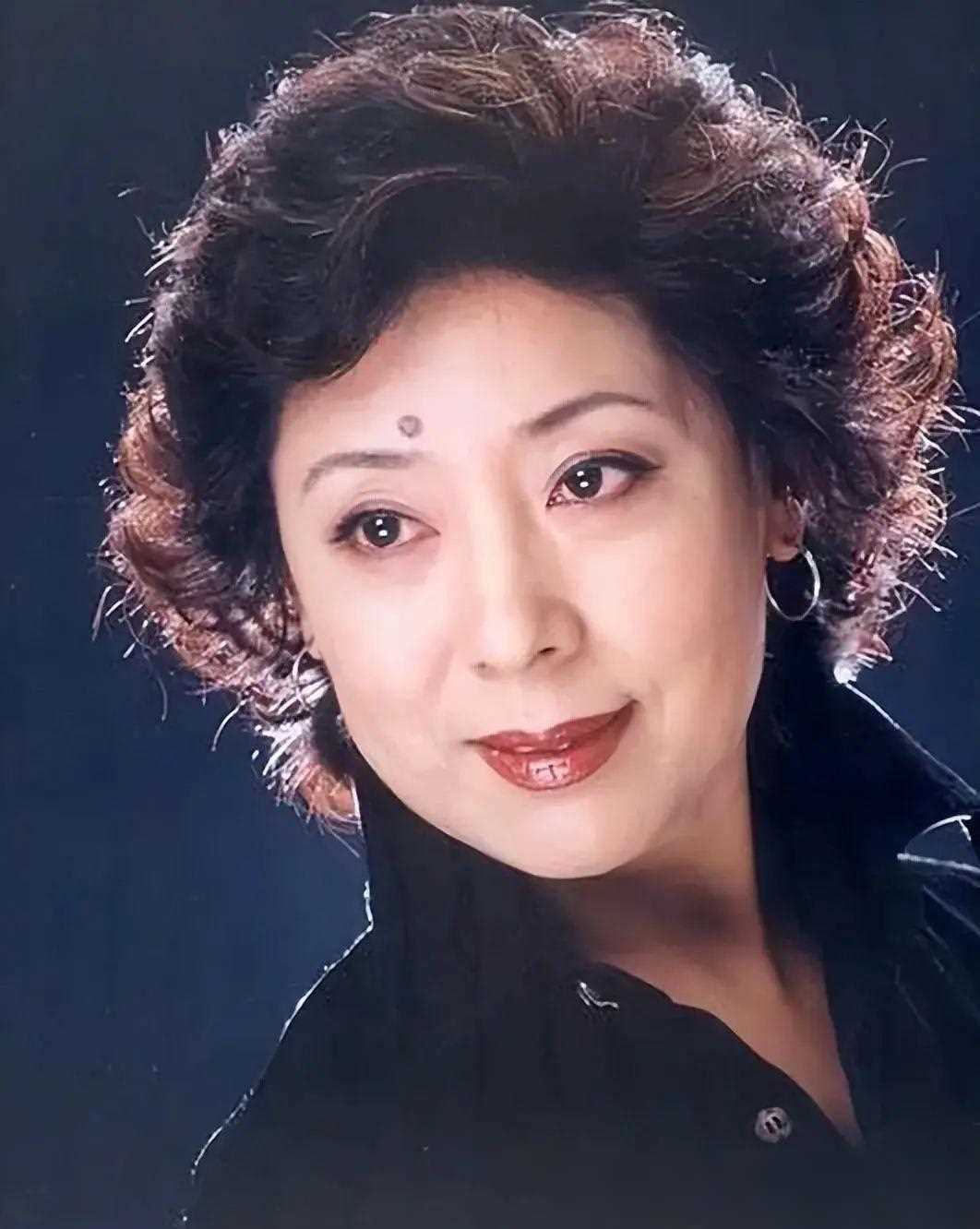 她与王星军分手34年后,带着儿子嫁高官,70岁住养老院,让人_生活_江泓