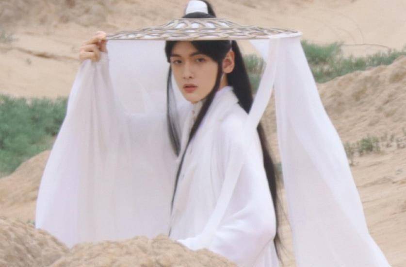 原创天官赐福不仅仅是造型和颜值拉垮演员的仪态才是大问题