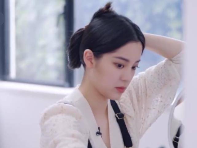 原创欧阳娜娜被节目组安排戴假发短发造型刚打扮好瞬间惊艳了