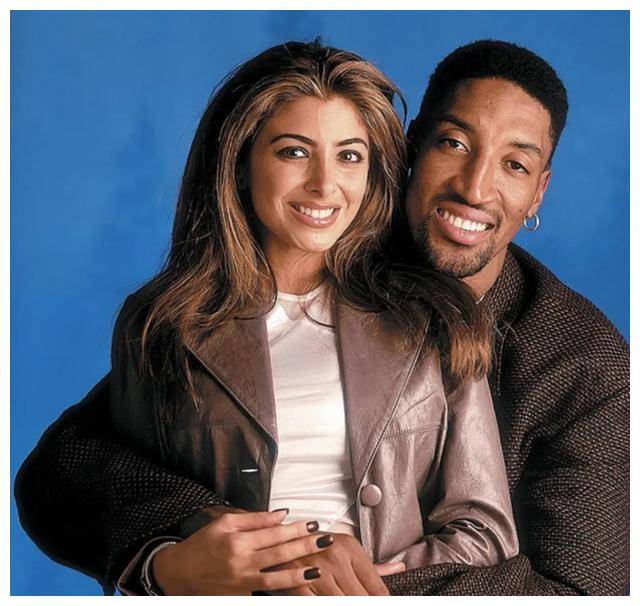 2010年,她进入娱乐圈,并频繁参与各类真人秀节目,与金·卡戴珊是密友.