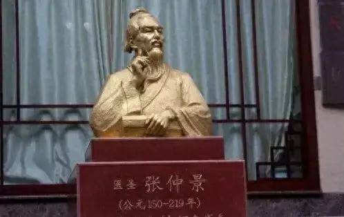 那就是用汉代大医张仲景《伤寒论》中的五苓散,中成药五苓胶囊