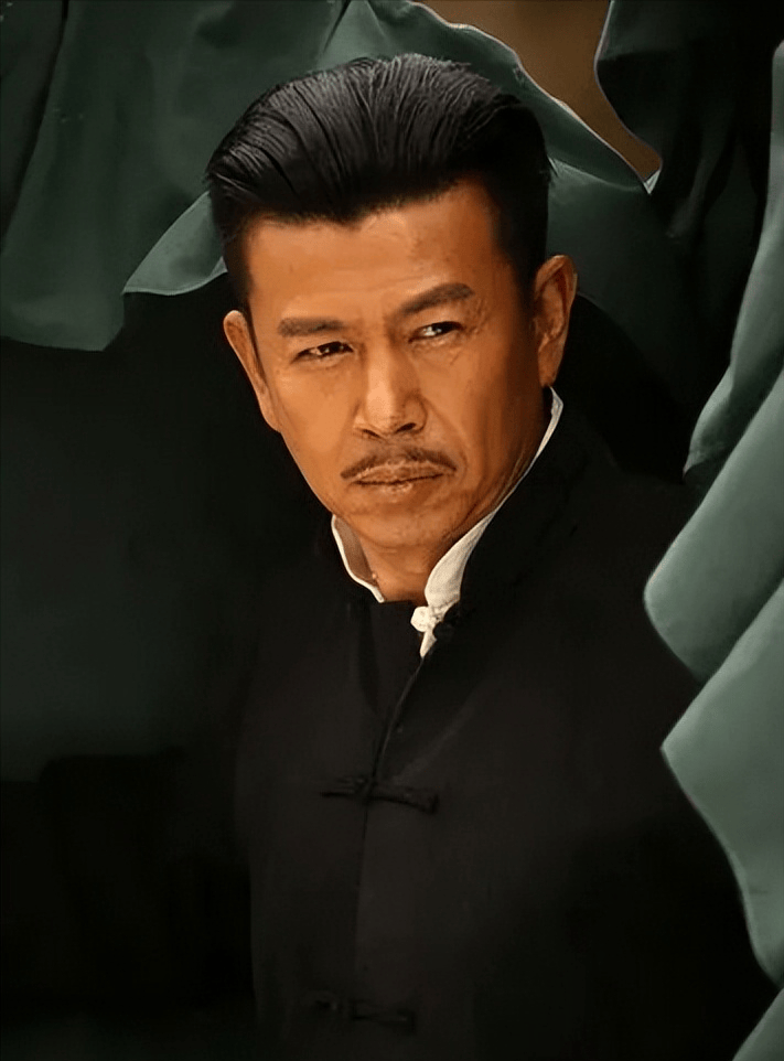 在1995年,一位年轻的演员开始了他在演艺圈的征程.