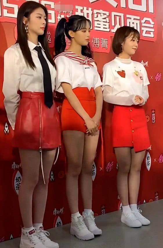 杨超越和傅菁身高都是168当同框那刻差距都在腿上了