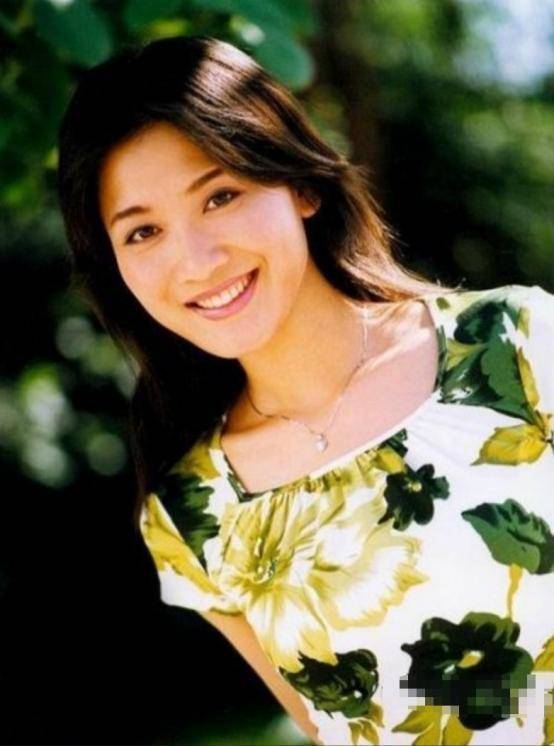 离婚后只字不提前夫侯勇与女儿相依为命现在45岁如冻龄少女