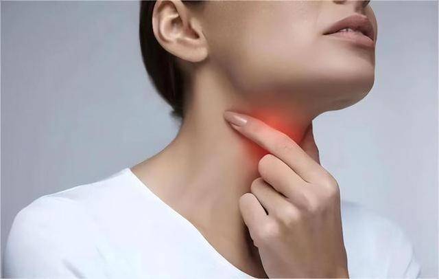 原创食道癌很多人误以为是咽炎这3个不同提前发现一个就很好