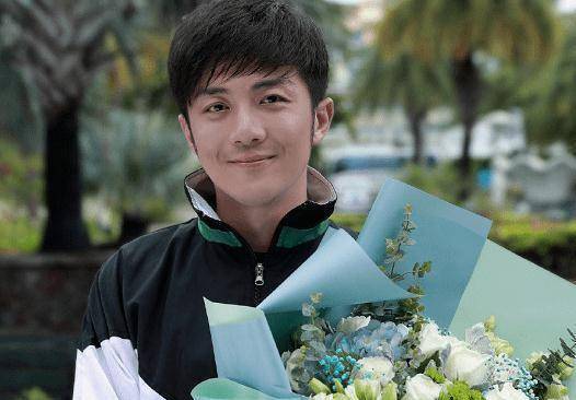 原创原创亲爱的配角学历郑辉厦大戴风中戏看到孙亚亚厉害啊