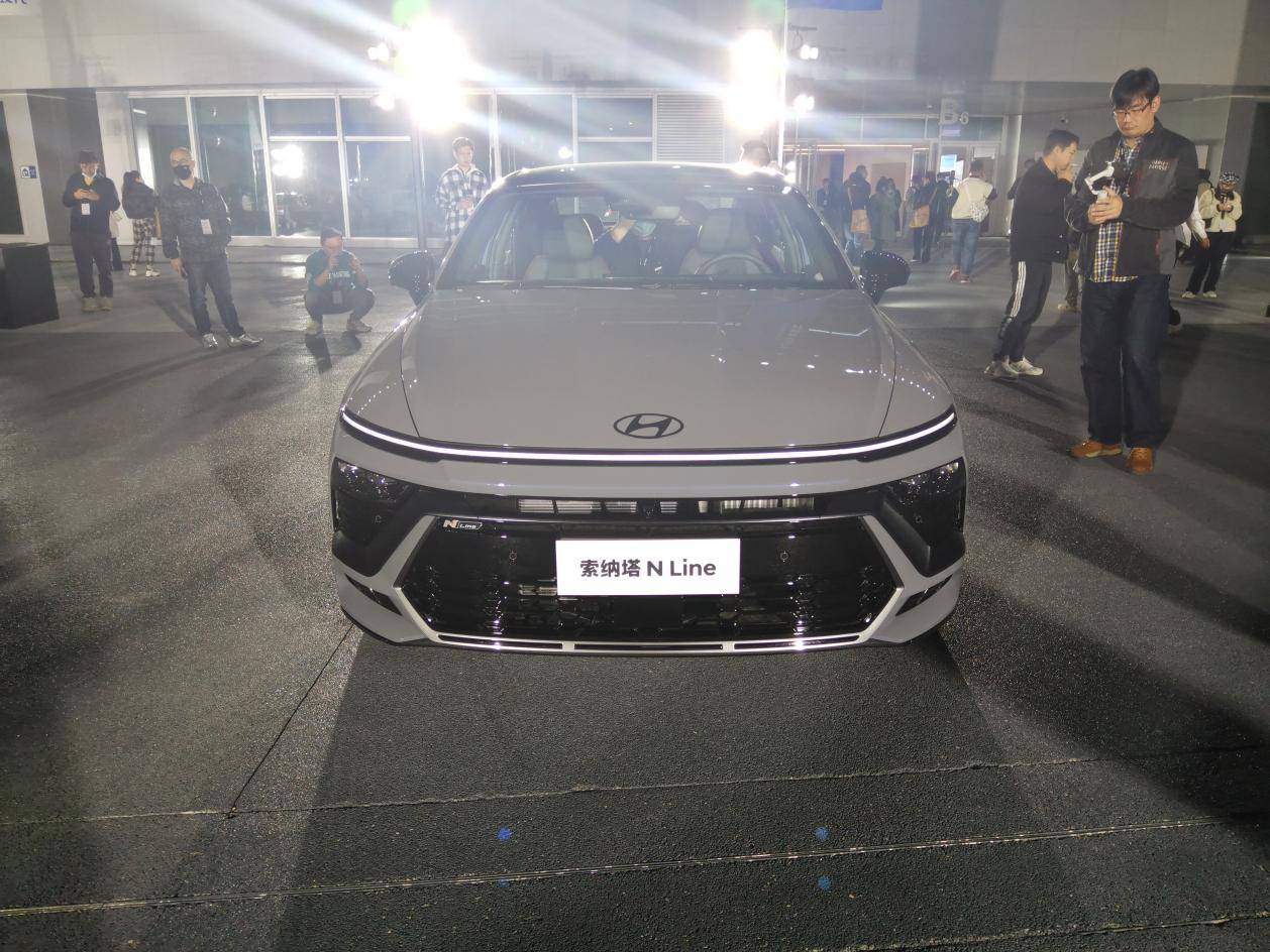 第十一代索纳塔全系8at,2.0t更强大,13.98万起,闭眼入?