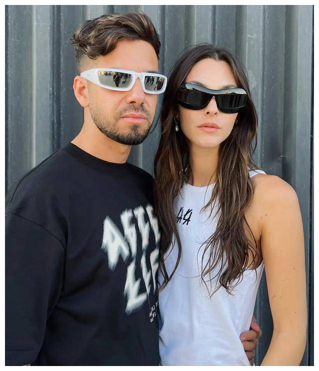 边恋爱,边跟马斯克打官司_grimes_anyma_男友